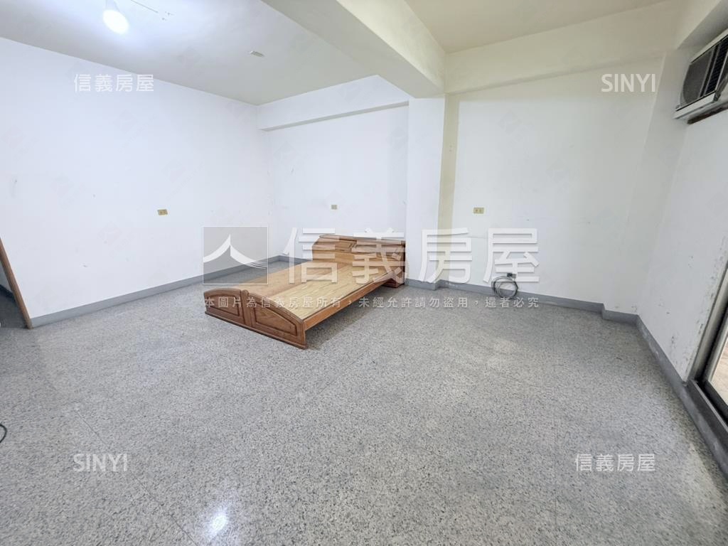 商業區百坪邊間透天房屋室內格局與周邊環境