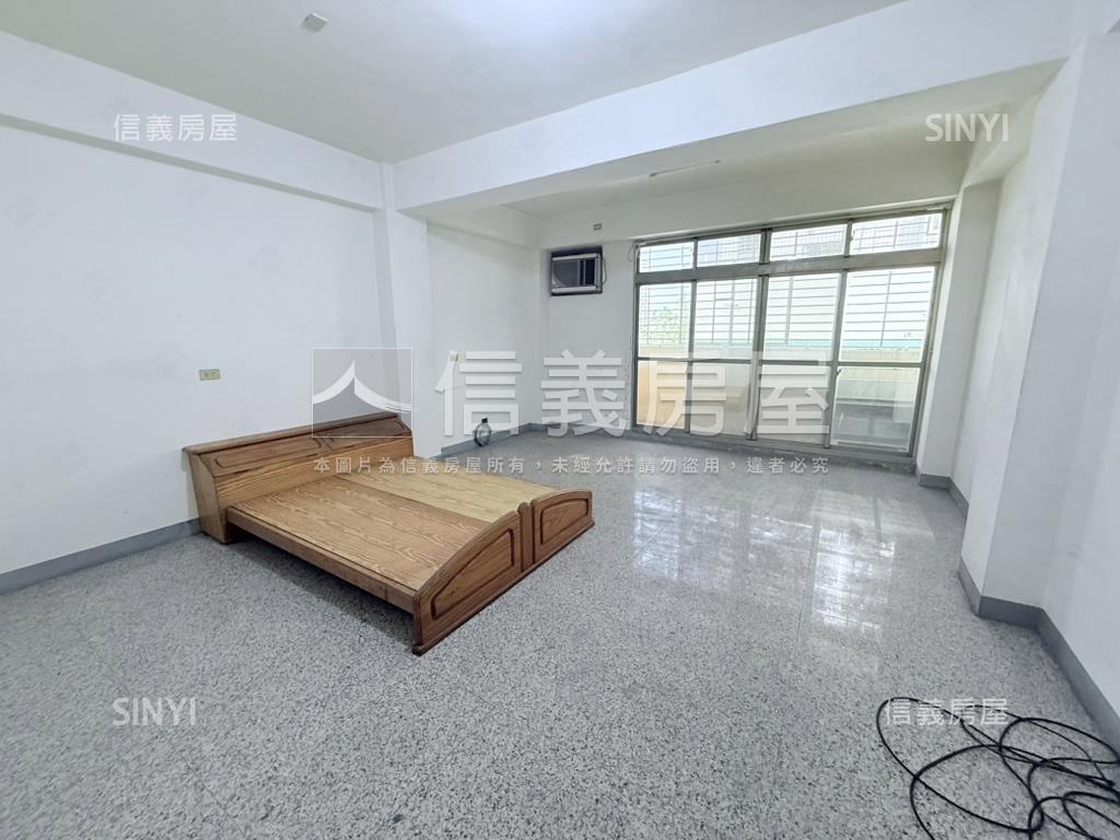 商業區百坪邊間透天房屋室內格局與周邊環境