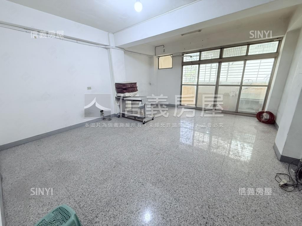 商業區百坪邊間透天房屋室內格局與周邊環境