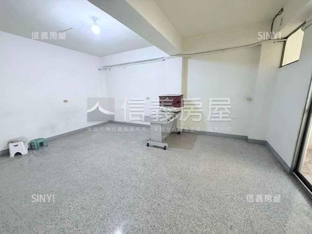 商業區百坪邊間透天房屋室內格局與周邊環境