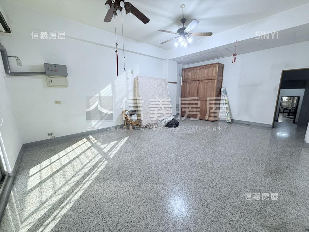 商業區百坪邊間透天房屋室內格局與周邊環境