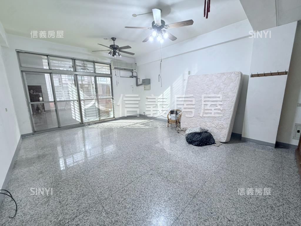 商業區百坪邊間透天房屋室內格局與周邊環境