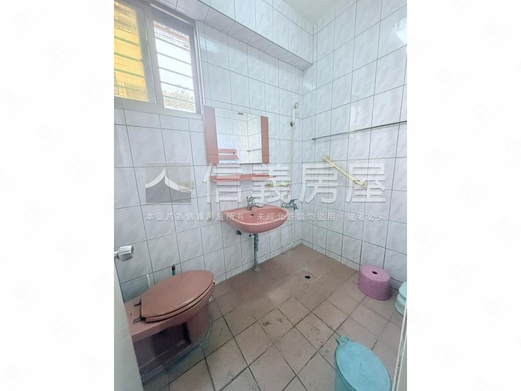 商業區百坪邊間透天房屋室內格局與周邊環境