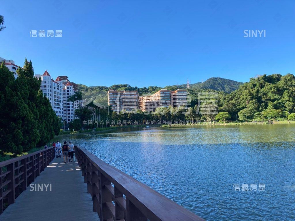 令人陶醉的遼闊山景與湖景房屋室內格局與周邊環境