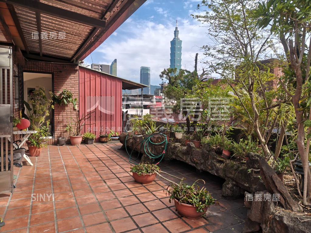 東區電梯頂加房屋室內格局與周邊環境