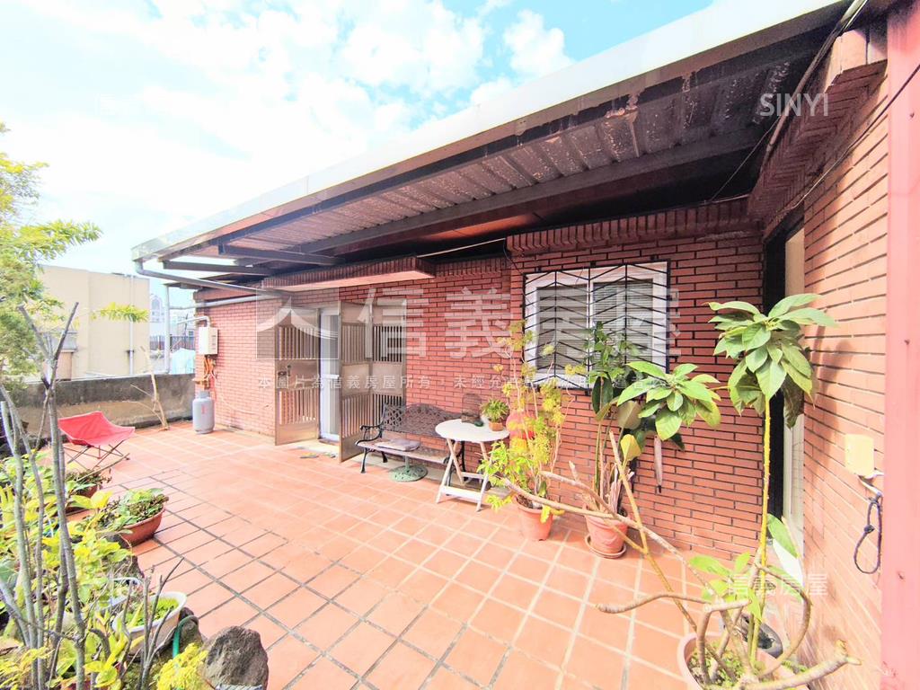 東區電梯頂加房屋室內格局與周邊環境