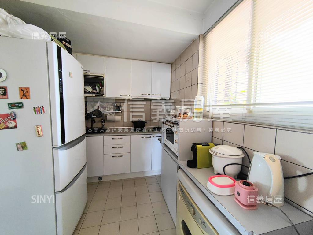 東區電梯頂加房屋室內格局與周邊環境