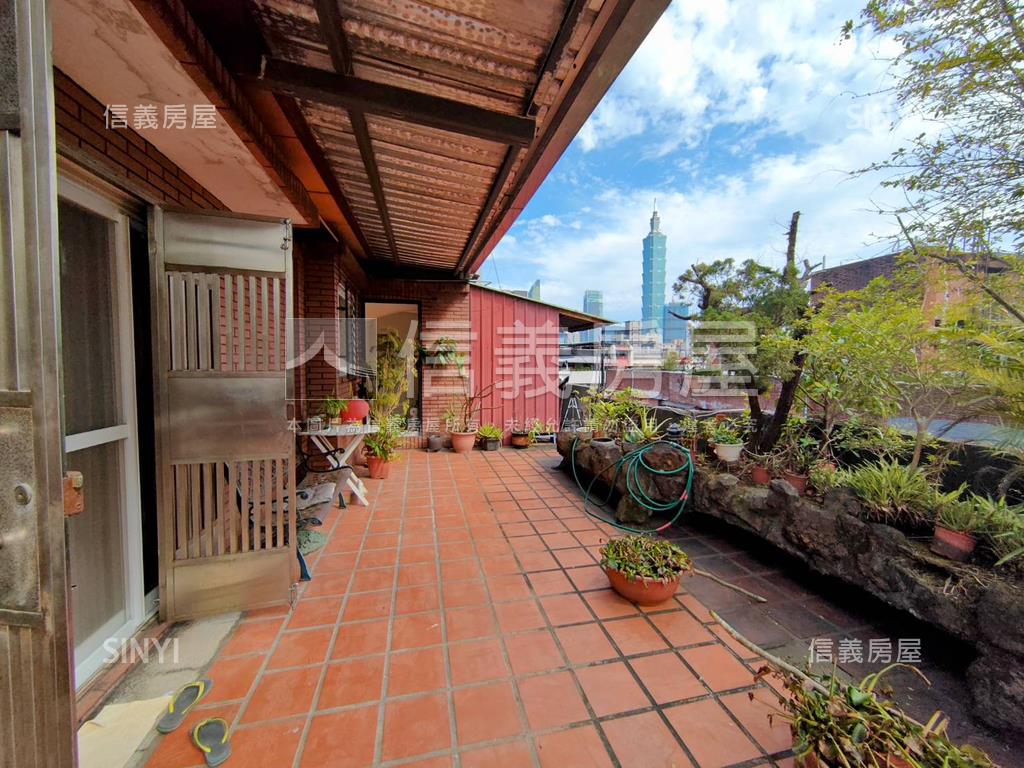 東區邊間景觀電梯頂加房屋室內格局與周邊環境