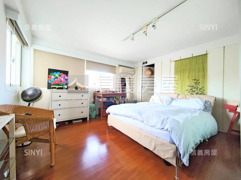 東區邊間景觀電梯頂加房屋室內格局與周邊環境