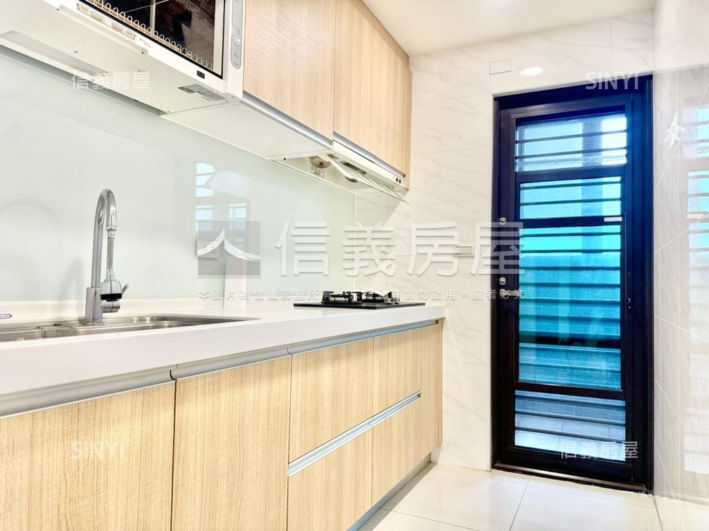 國際珍鑽美３房車位房屋室內格局與周邊環境