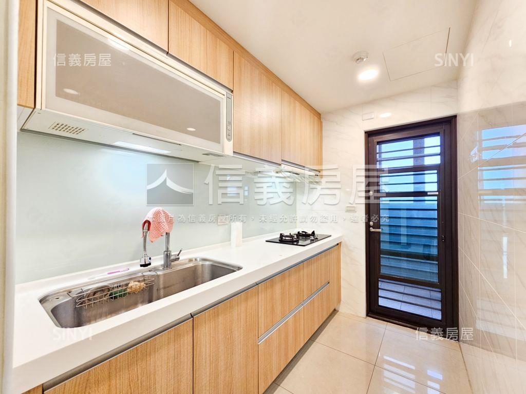 國際珍鑽美３房車位房屋室內格局與周邊環境