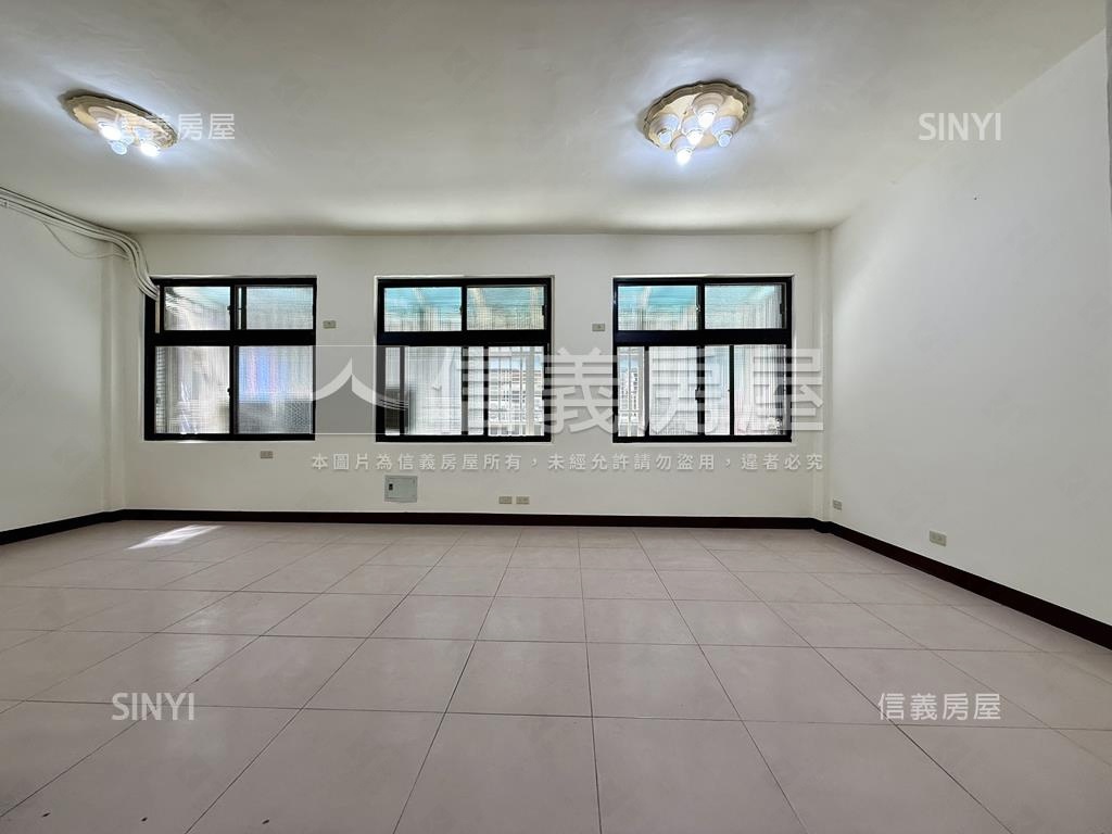四維面寬方正三房二樓房屋室內格局與周邊環境