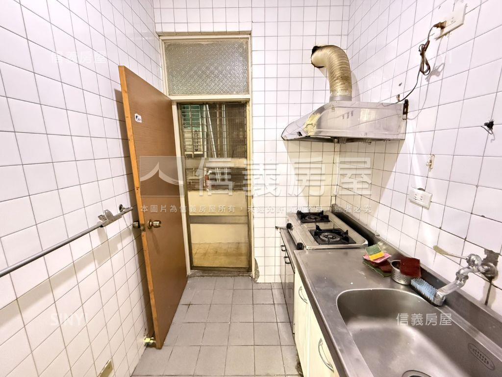 ★邊間二樓★方正三房房屋室內格局與周邊環境