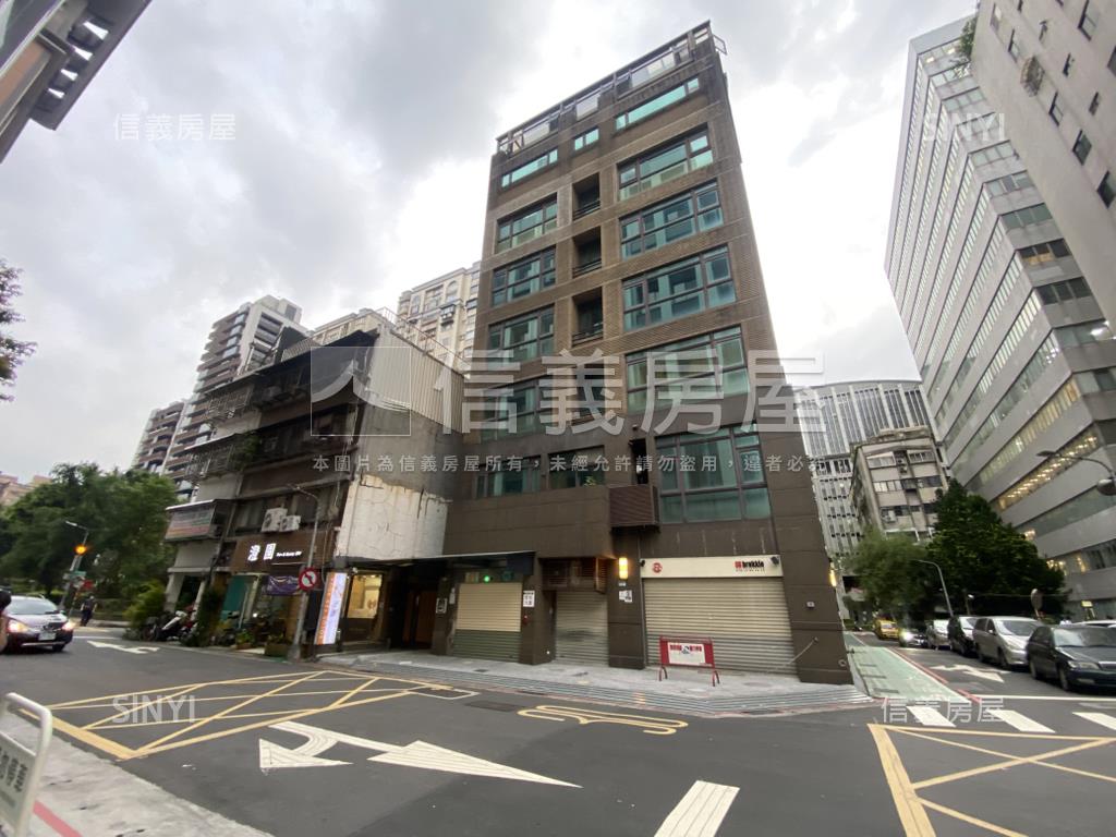 敦悅邊間３房車位房屋室內格局與周邊環境