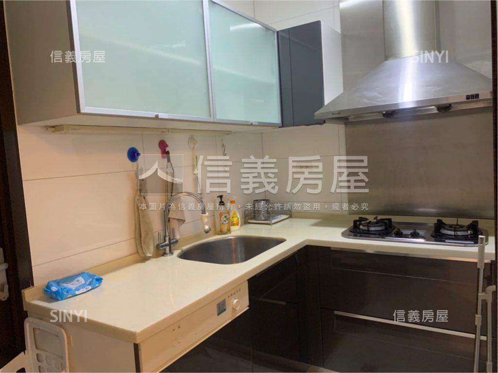 敦悅邊間３房車位房屋室內格局與周邊環境