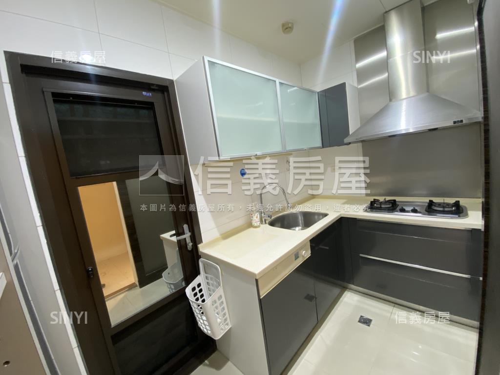 敦悅邊間３房車位房屋室內格局與周邊環境