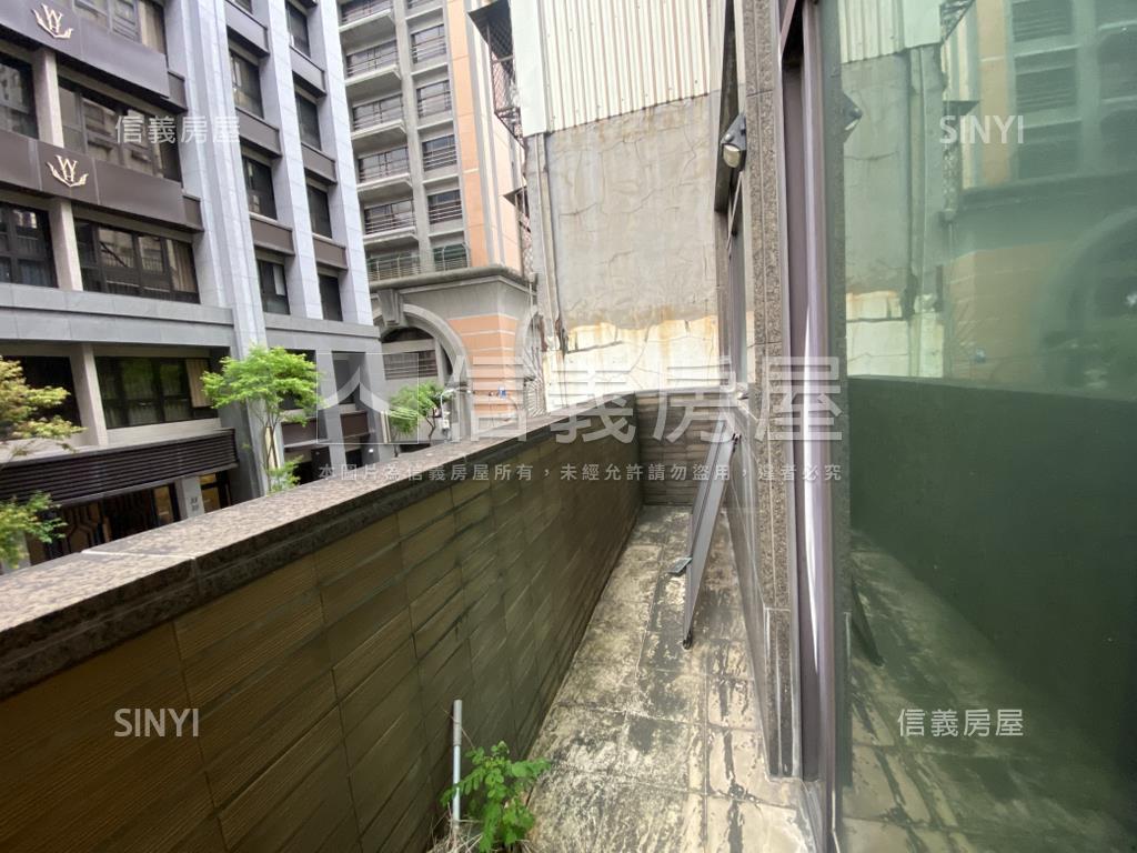 敦悅邊間３房車位房屋室內格局與周邊環境