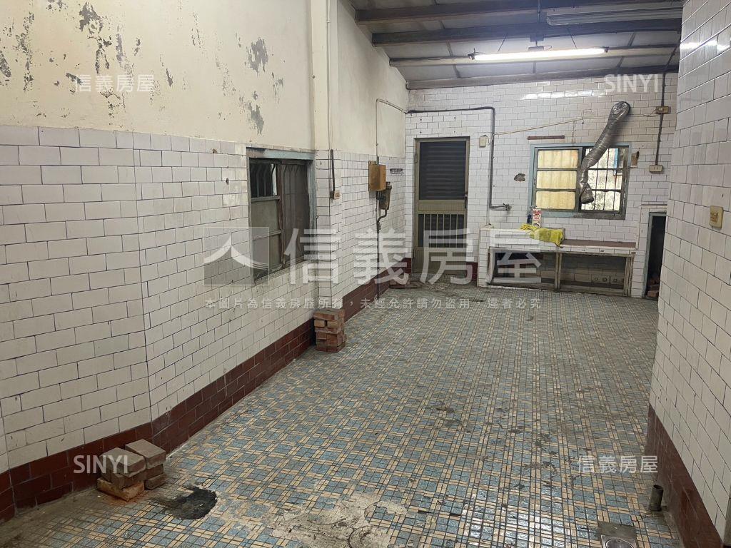 小港松興山田小吃街金店面房屋室內格局與周邊環境