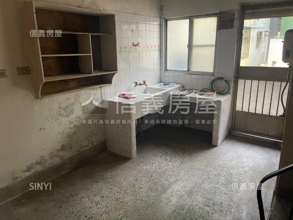 小港松興山田小吃街金店面房屋室內格局與周邊環境