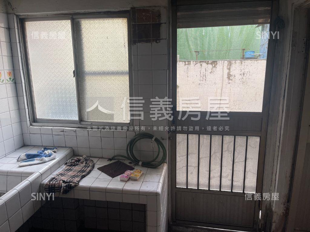 小港松興山田小吃街金店面房屋室內格局與周邊環境