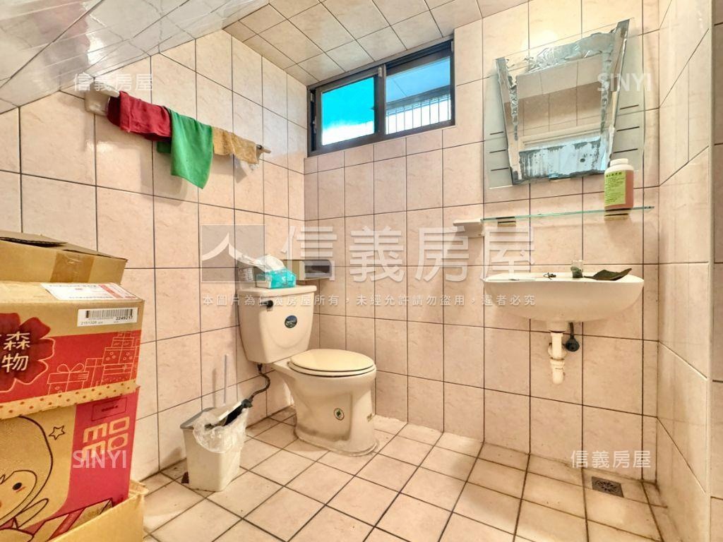 仁武大面寬車墅透天房屋室內格局與周邊環境