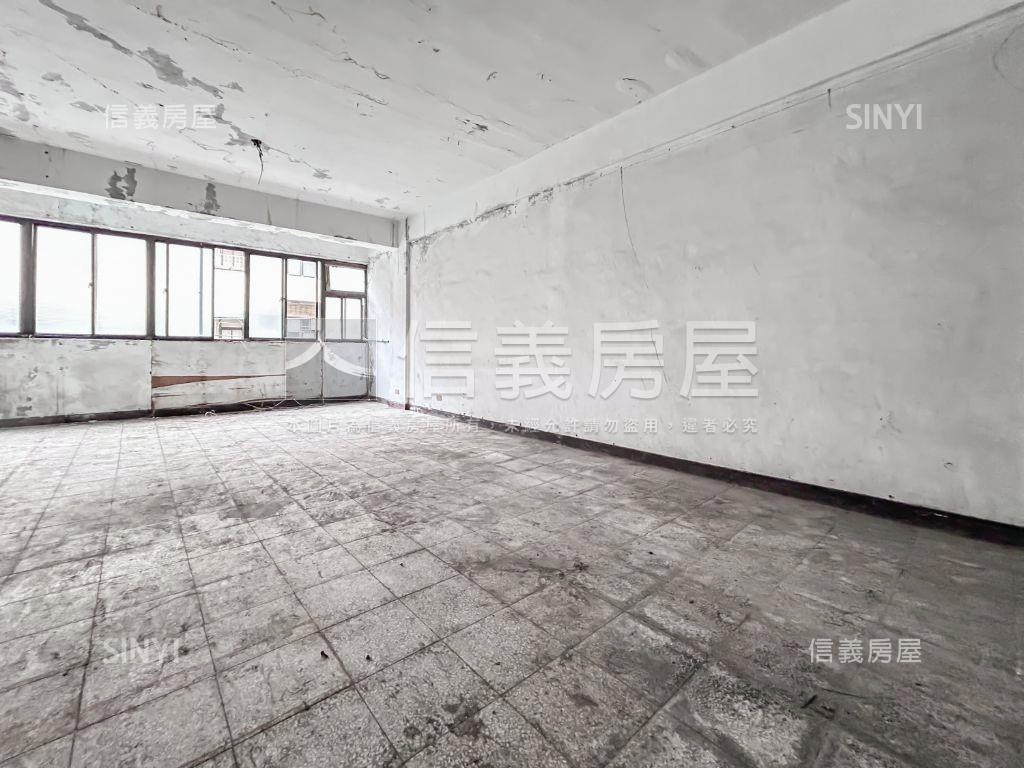 稀有挑高透天面寬廠辦房屋室內格局與周邊環境