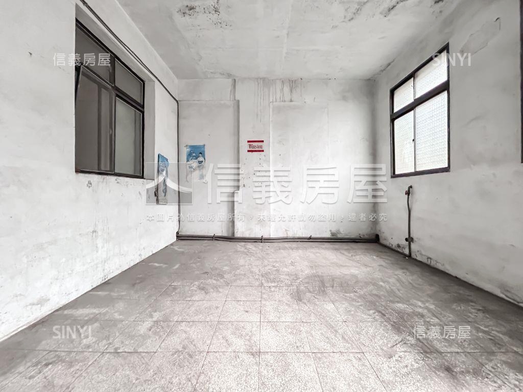 稀有挑高透天面寬廠辦房屋室內格局與周邊環境