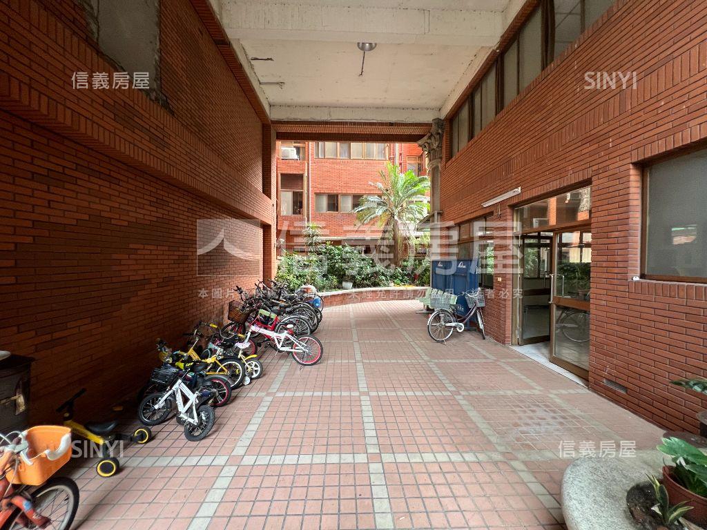 群賢莊獨戶邊間大三房房屋室內格局與周邊環境