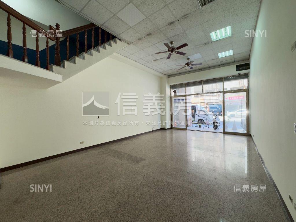 鳳山青年路面寬挑高金店面房屋室內格局與周邊環境