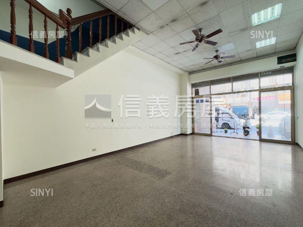 鳳山青年路面寬挑高金店面房屋室內格局與周邊環境