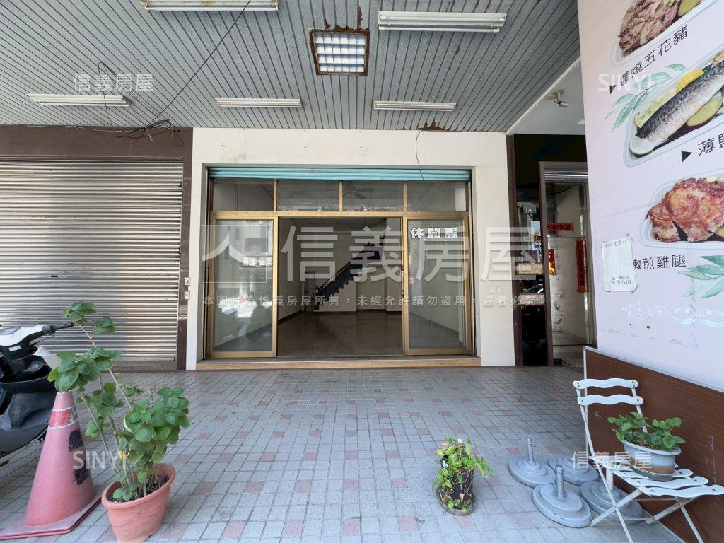 鳳山青年路面寬挑高金店面房屋室內格局與周邊環境