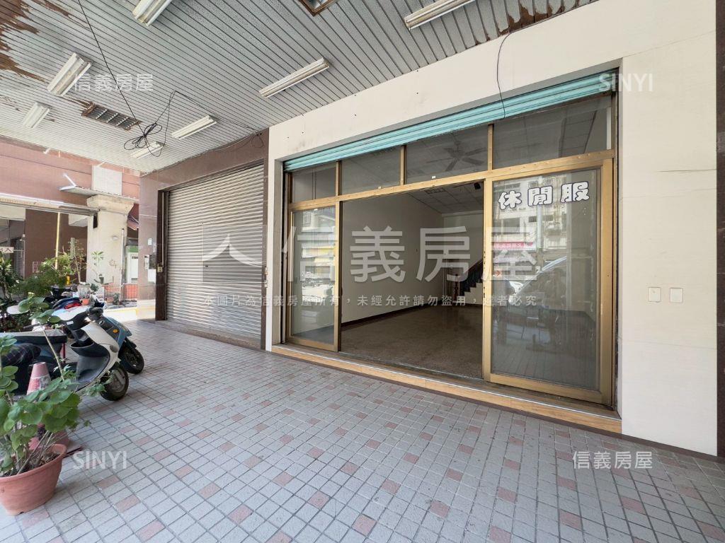 鳳山青年路面寬挑高金店面房屋室內格局與周邊環境