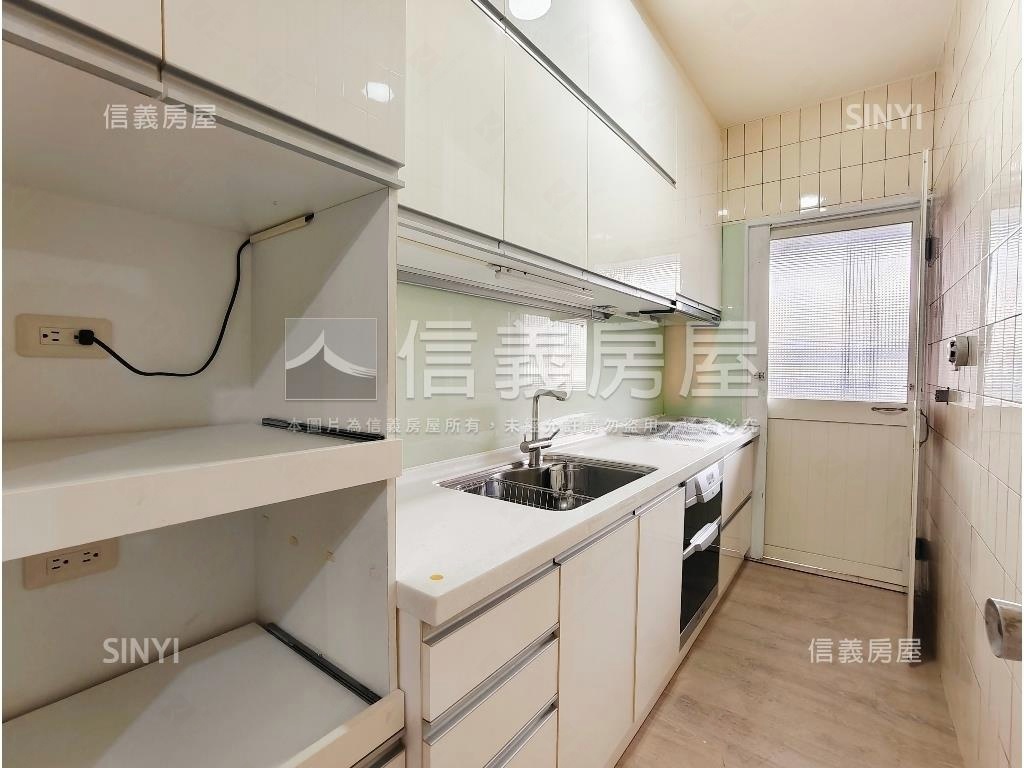 【誠售】巨蛋三面採光美宅房屋室內格局與周邊環境