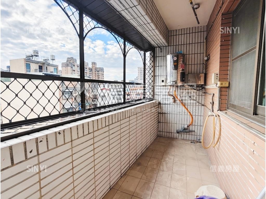 【誠售】巨蛋三面採光美宅房屋室內格局與周邊環境