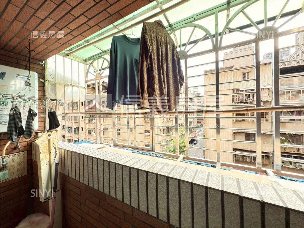 迎新開泰龍冠新莊四房房屋室內格局與周邊環境