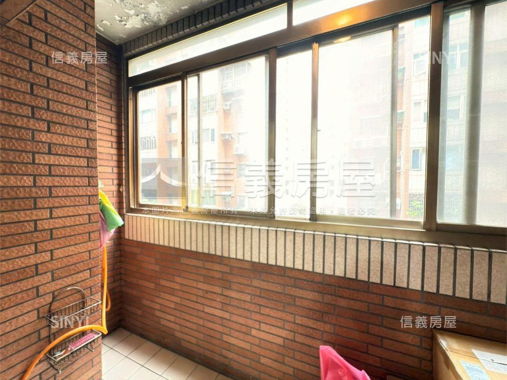 迎新開泰龍冠新莊四房房屋室內格局與周邊環境