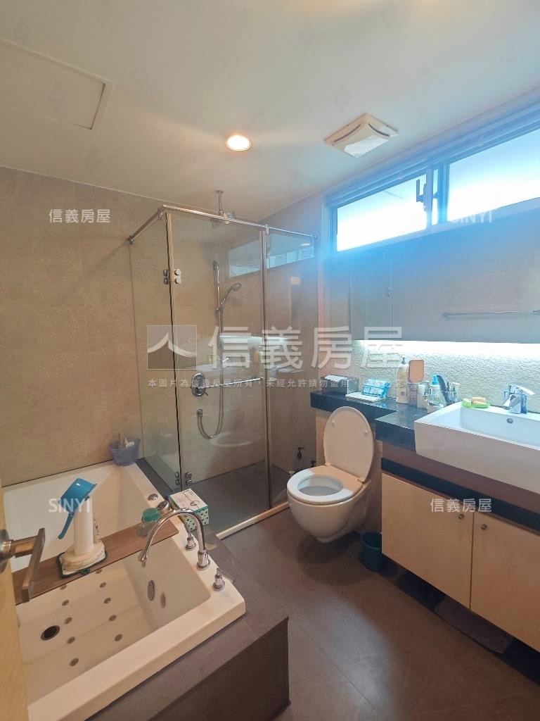 信義計畫區香榭２房房屋室內格局與周邊環境