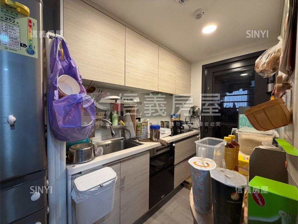 閱美鄰近國中兩房車位房屋室內格局與周邊環境