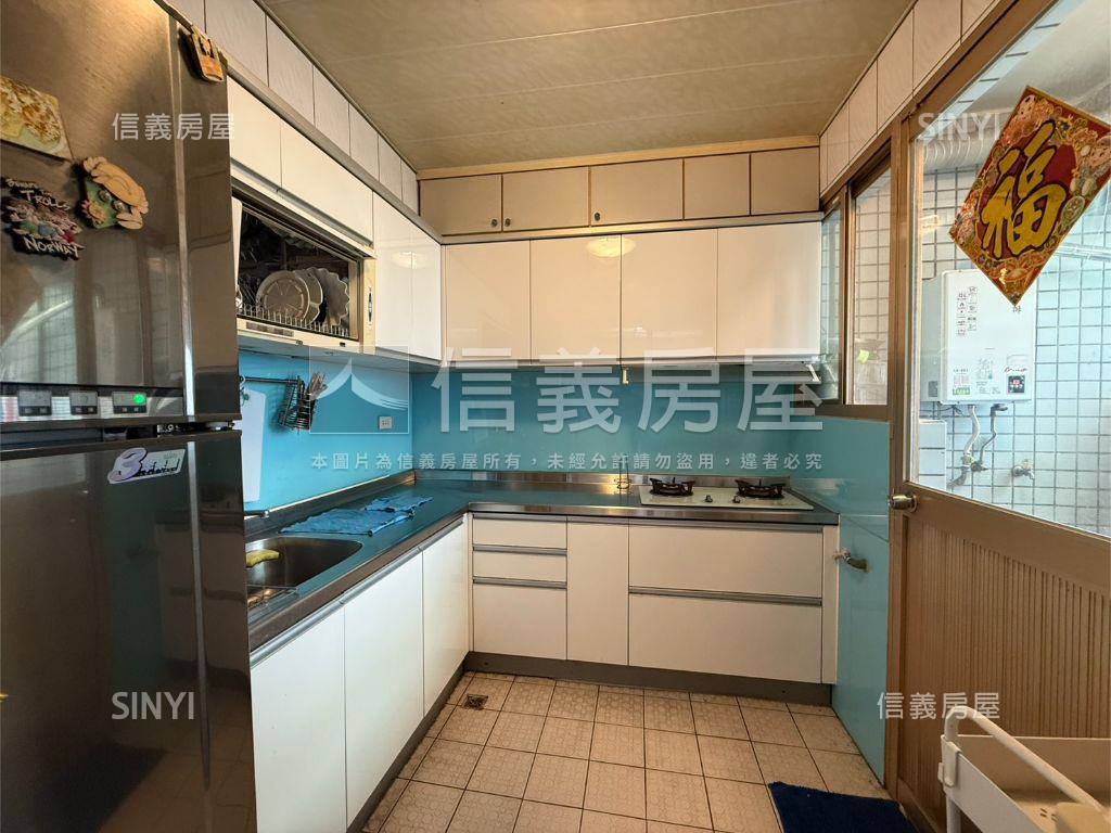台北加洲ＥＦ區三房車位房屋室內格局與周邊環境
