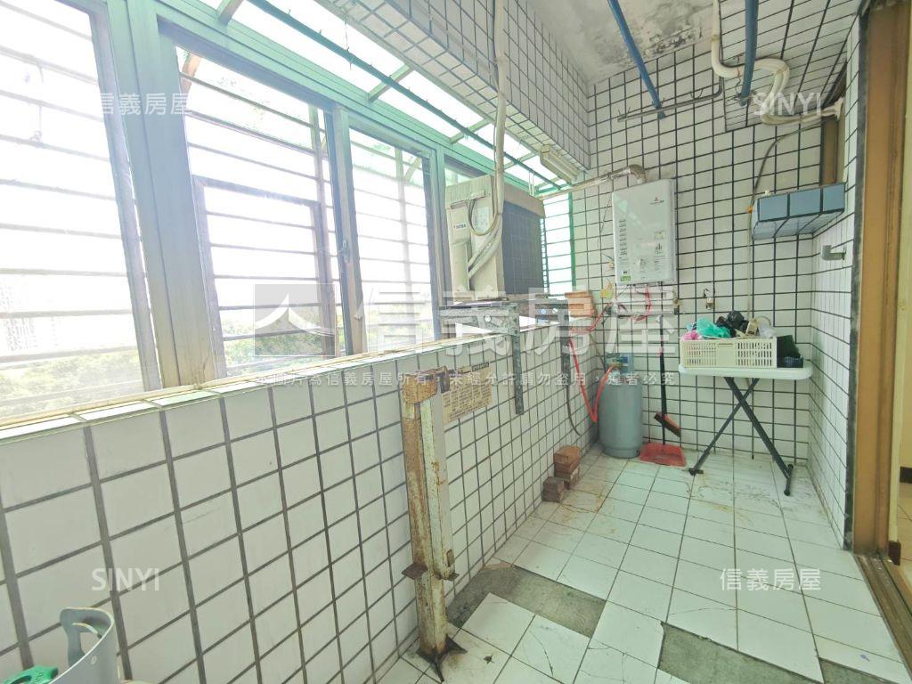 城市公園極簡兩房房屋室內格局與周邊環境