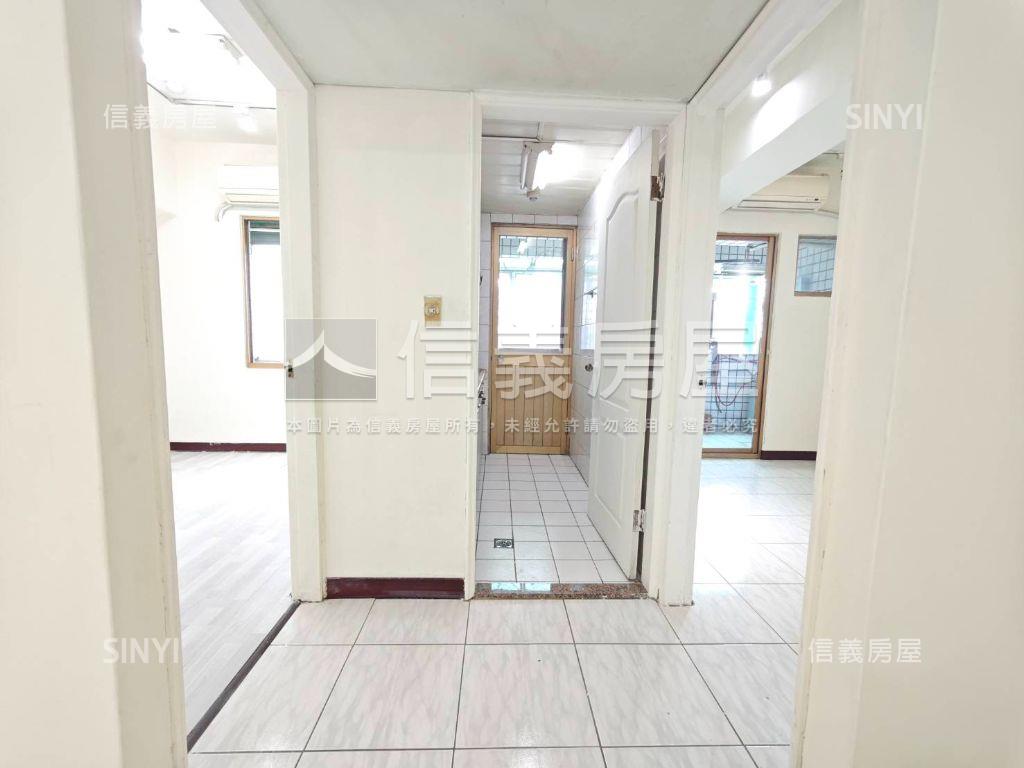 城市公園極簡兩房房屋室內格局與周邊環境