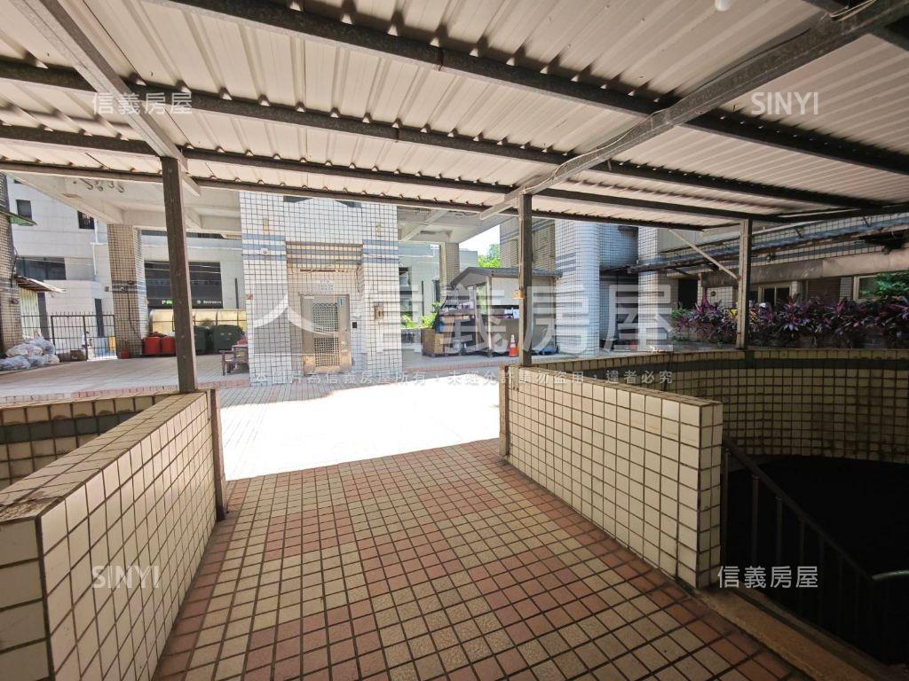 城市公園極簡兩房房屋室內格局與周邊環境