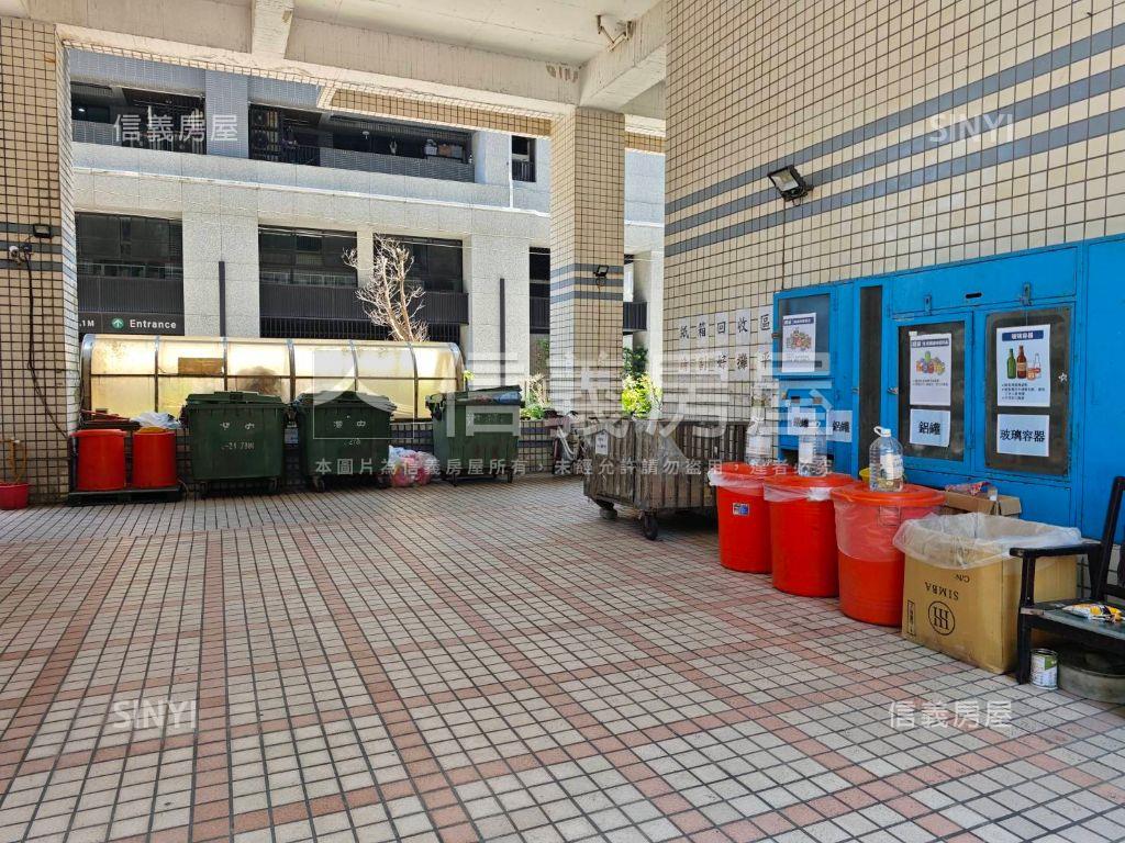 城市公園極簡兩房房屋室內格局與周邊環境