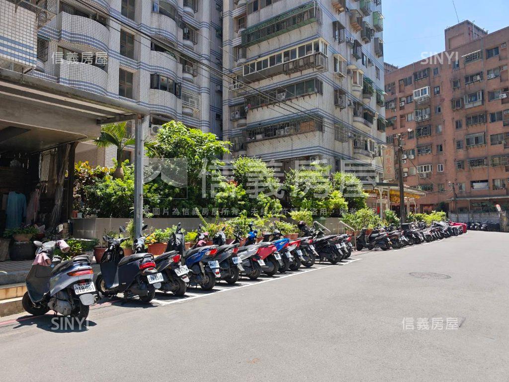 城市公園極簡兩房房屋室內格局與周邊環境