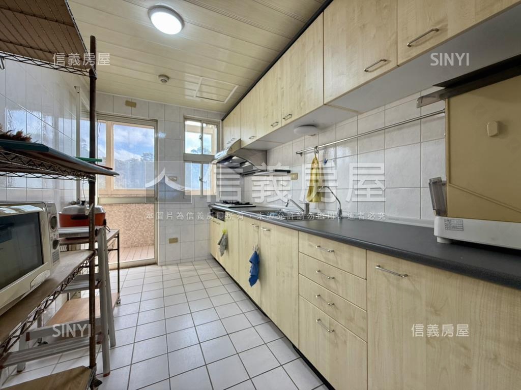 拾翠山莊四房平面車位房屋室內格局與周邊環境