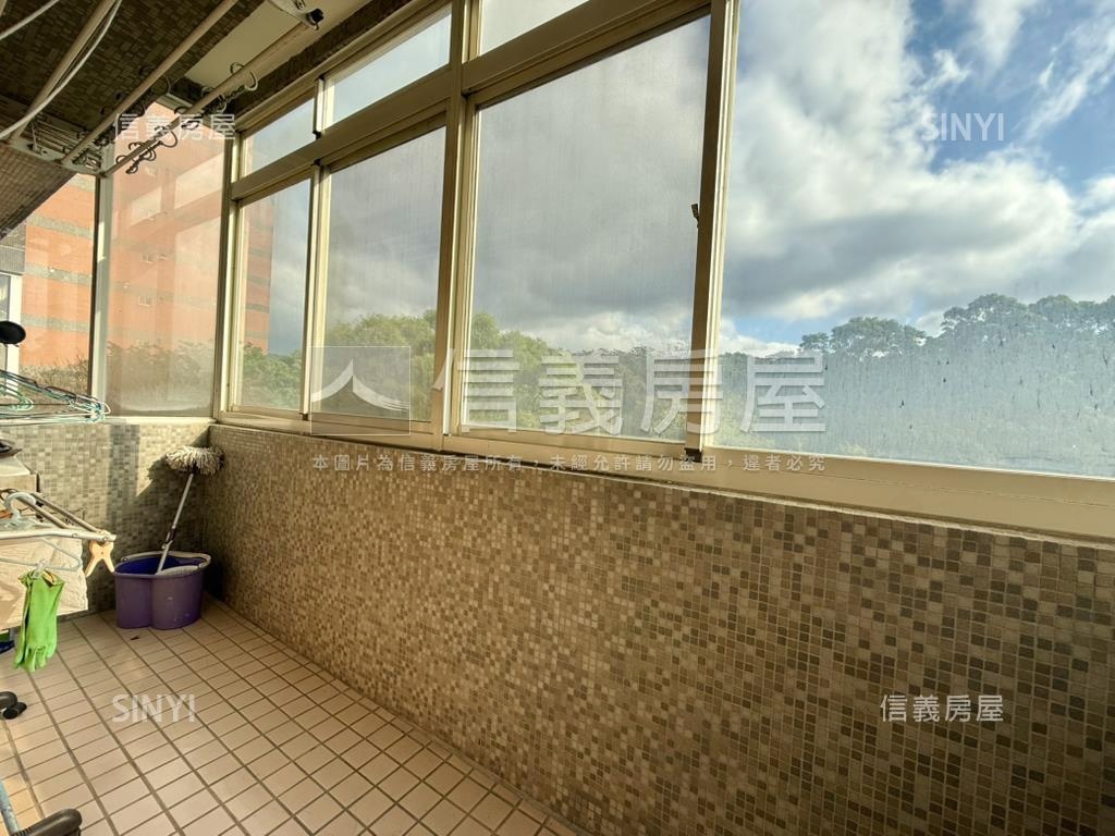 拾翠山莊四房平面車位房屋室內格局與周邊環境