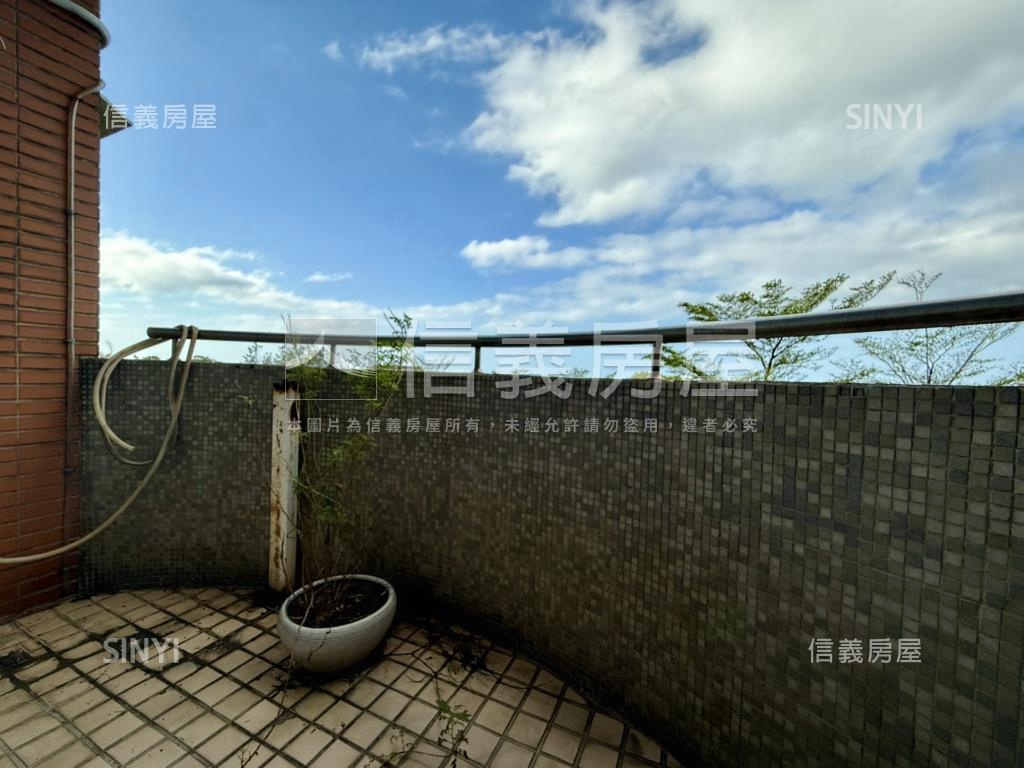 拾翠山莊四房平面車位房屋室內格局與周邊環境