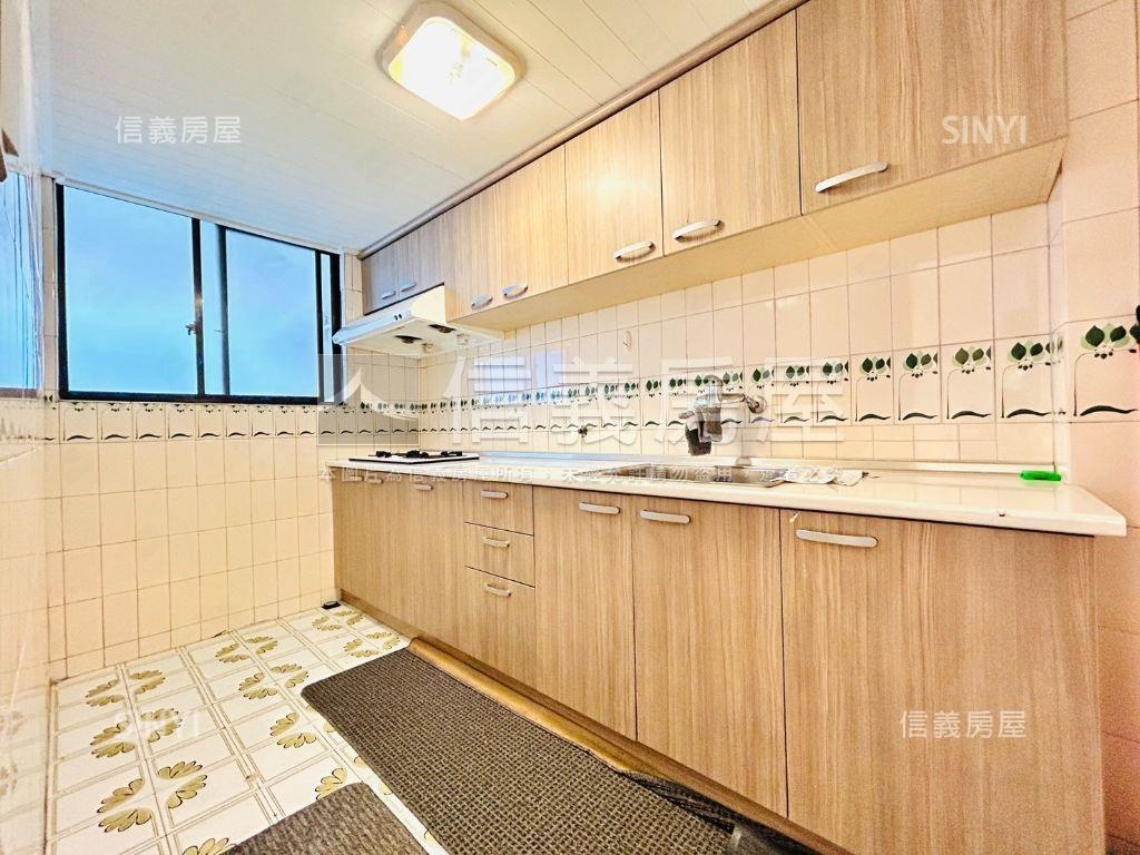國泰高樓層美三房房屋室內格局與周邊環境