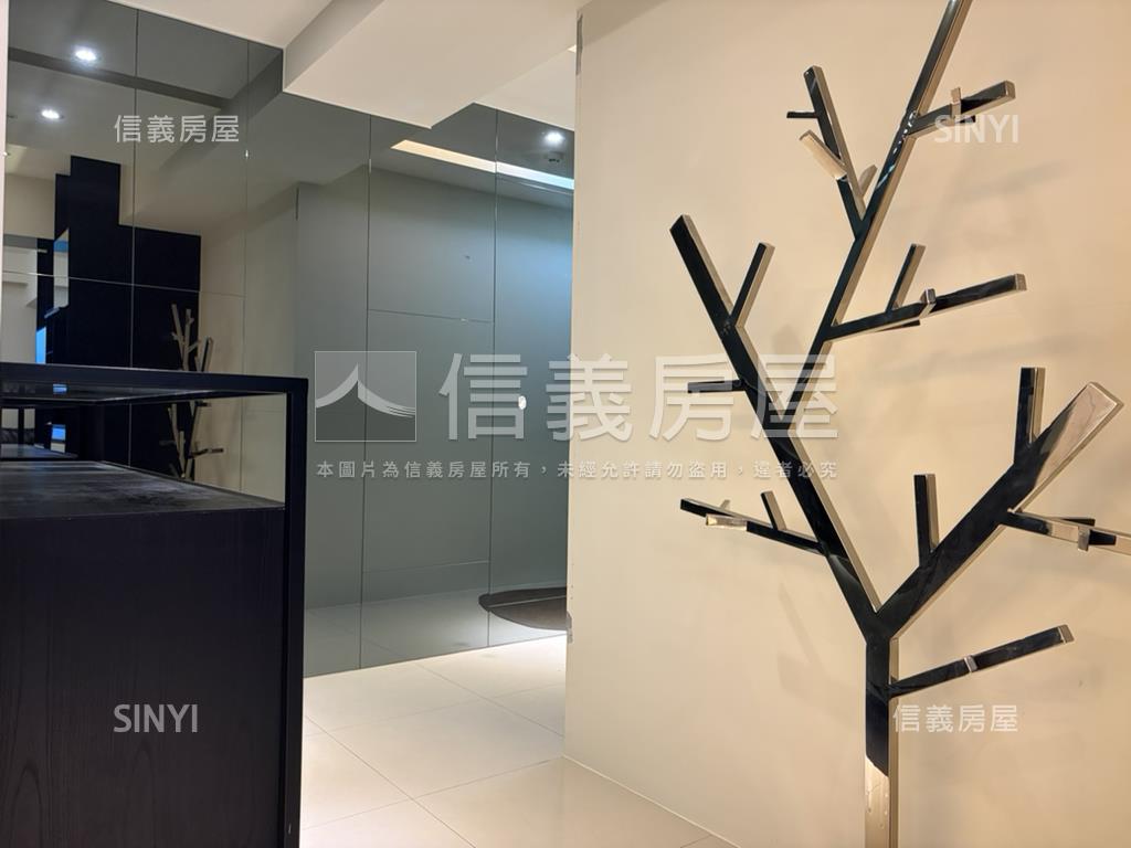 美河市河景美三房房屋室內格局與周邊環境