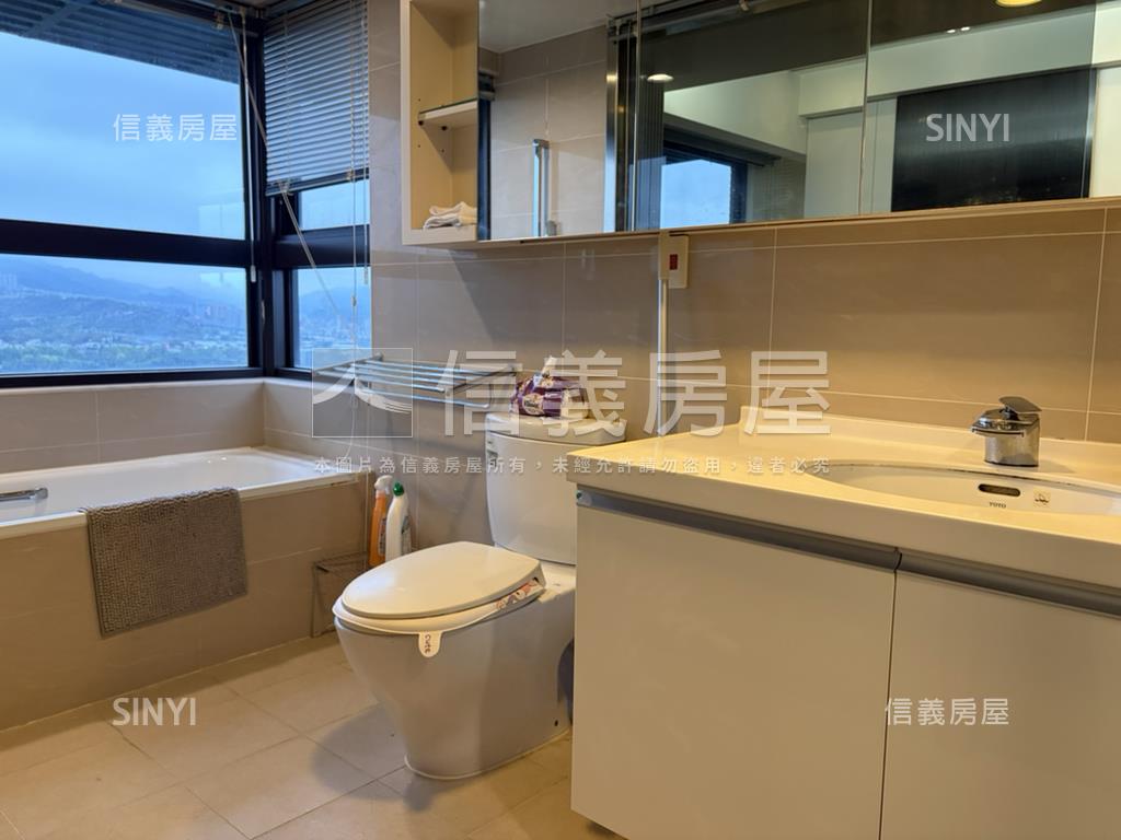 美河市河景美三房房屋室內格局與周邊環境